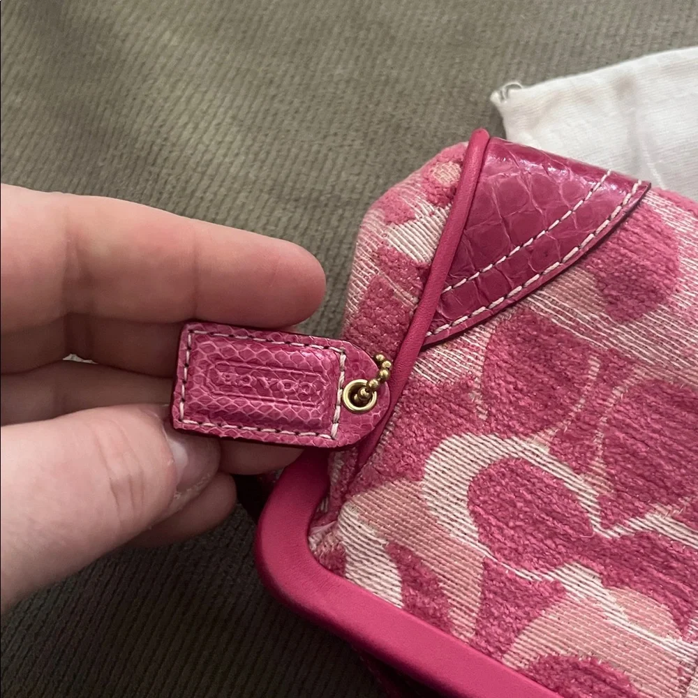 Coach Pink Patterned Clutch, Y2K 
Comes with dusty 
Great for Vintage - Picture 4 of 5
